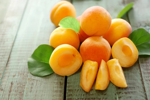 Fresh apricots on table — Stock Photo, Image