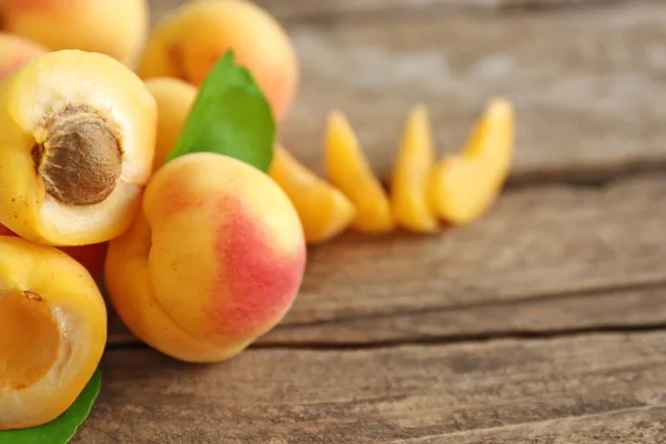 Fresh apricots on table — Stock Photo, Image