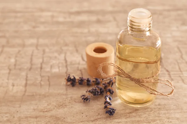 Skleněná láhev s olejem spa — Stock fotografie