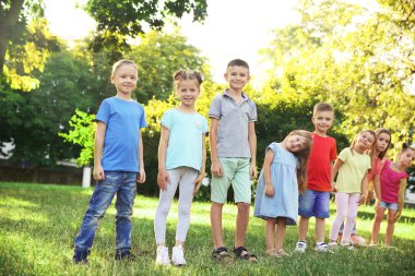 Grup mutlu çocuk parkı