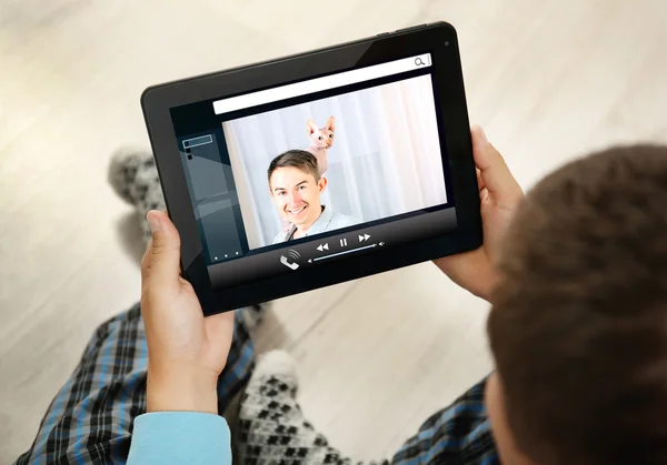 Chamada Vídeo Conceito Chat Tecnologia Comunicação Moderna Homem Videoconferência Tablet — Fotografia de Stock