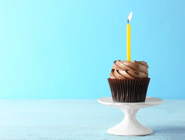 Cupcake de chocolate saboroso — Fotografia de Stock