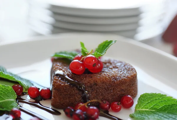 Fondant con grosellas rojas — Foto de Stock