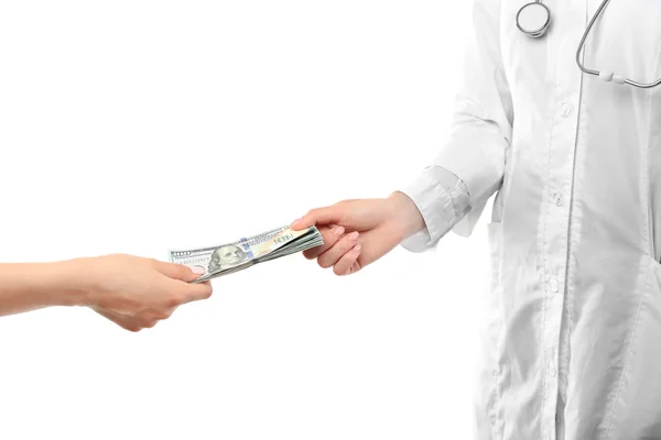 Médico femenino recibiendo dinero — Foto de Stock