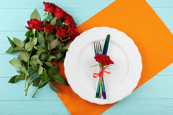 Belo cenário de mesa com flores — Fotografia de Stock