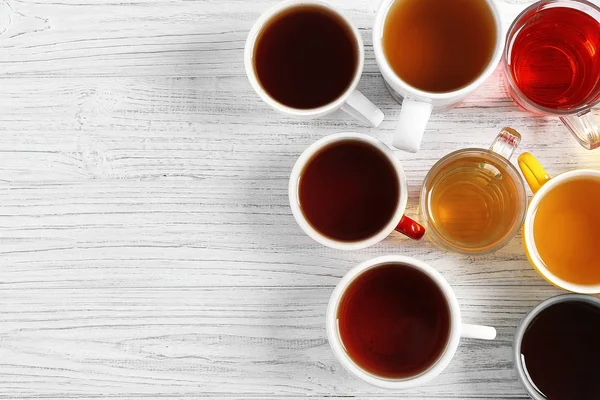 Kopjes thee op tafel — Stockfoto