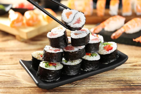 Rotolo di sushi saporito — Foto Stock