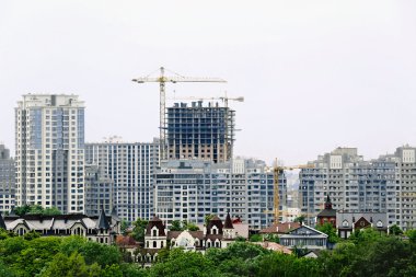 Yeşil park ve cityscape