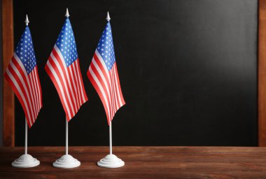 iki Amerikan bayrakları