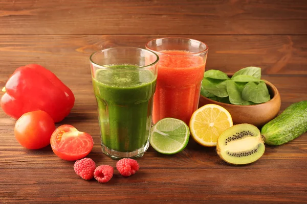 Lezzetli smoothie içecekler — Stok fotoğraf