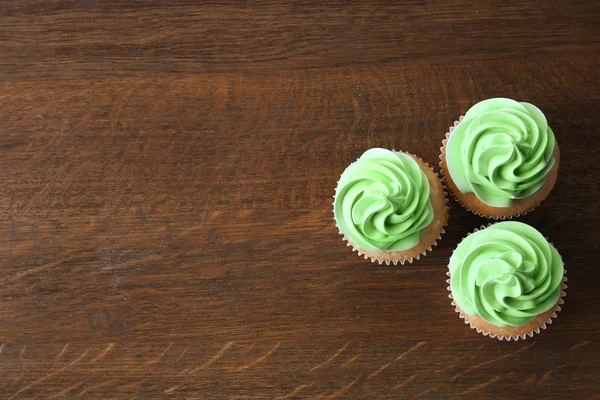 Drie smakelijke cupcakes — Stockfoto