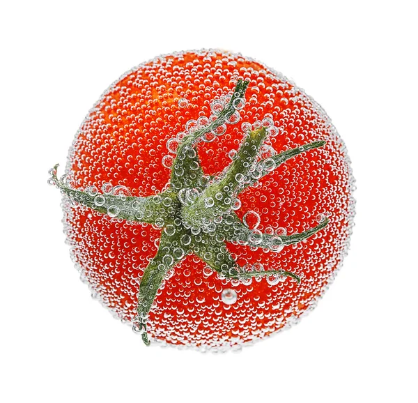 Tomate fraîche dans une eau — Photo