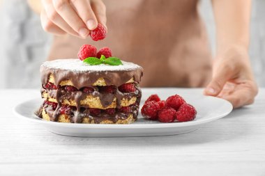 Kadın Berry pasta süsleme 