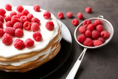 Lezzetli frambuazlı pasta