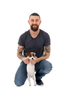 köpekli yakışıklı adam