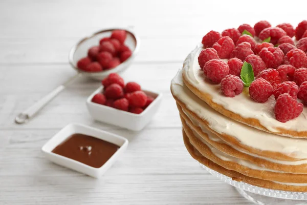 Gâteau aux framboises savoureux — Photo