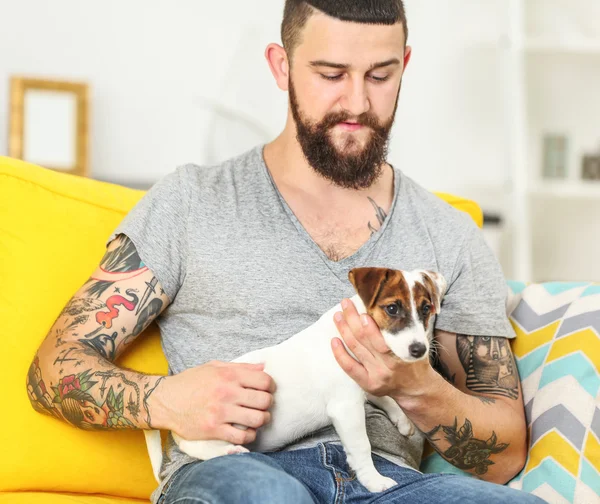 Hombre guapo con perro — Foto de Stock