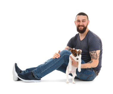 köpekli yakışıklı adam