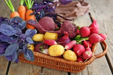 taze sebze ile hasır sepet 