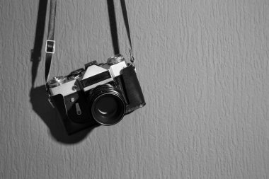 Vintage fotoğraf makinesi asılı 