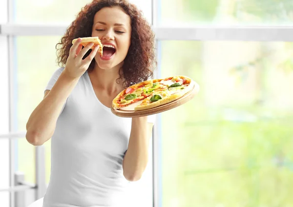 Beautiful young woman with tasty pizza — Stock Photo, Image