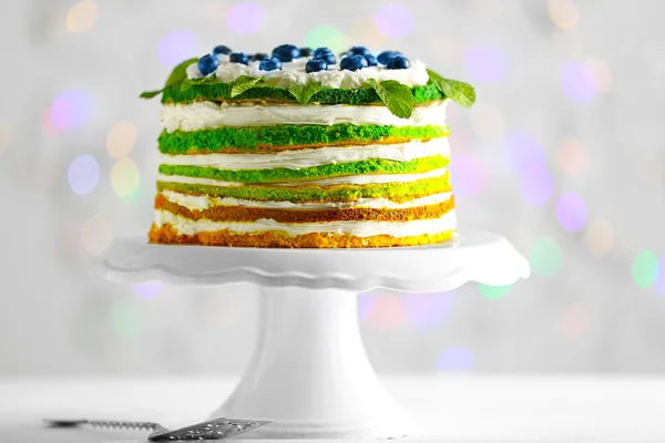 Heerlijke taart op stand — Stockfoto