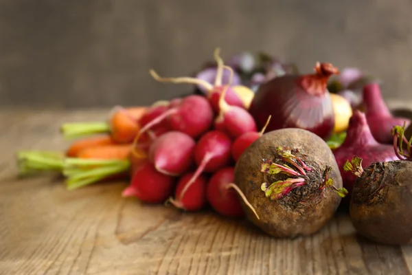 Verdure fresche in tavola — Foto Stock