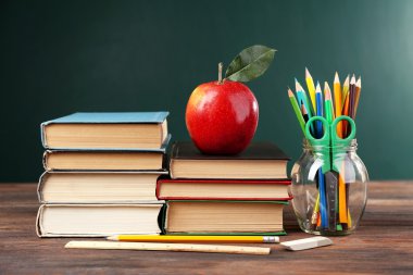 Okul kitapları ile ileti örneği  