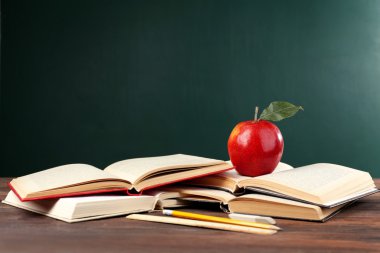 Okul kitapları ile ileti örneği  