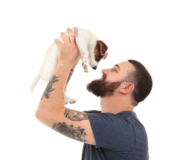 Beyaz izole şirin köpekli yakışıklı adam — Stok fotoğraf
