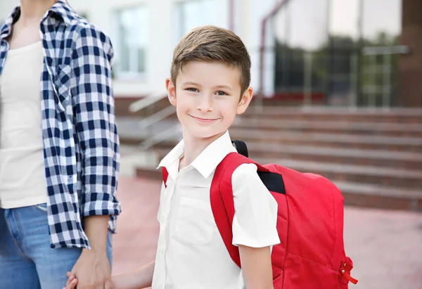 Madre Presa Figlio Scuola — Foto Stock