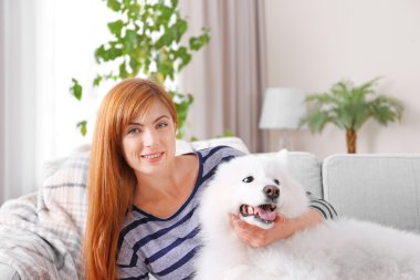 Having oyunculuk ile Samoyed köpek kız