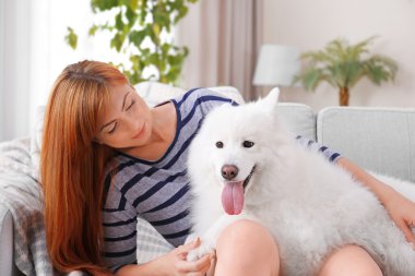 Having oyunculuk ile Samoyed köpek kız