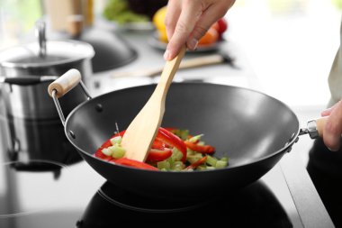 Erkek el sebze karıştırma