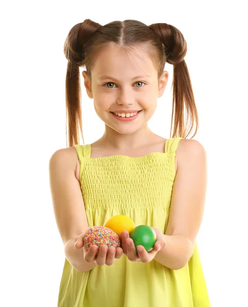 Leuk meisje met Pasen eieren — Stockfoto