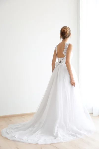 Mariée en robe de mariée — Photo