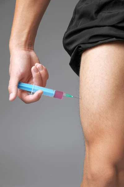 Esportista a injectar-se — Fotografia de Stock