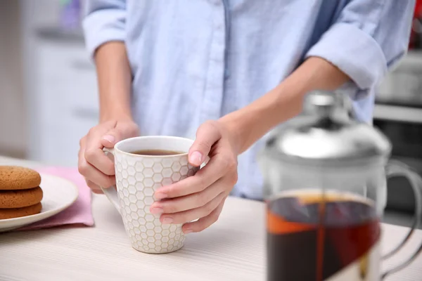 Woman with cup of tea — Stock Photo, Image