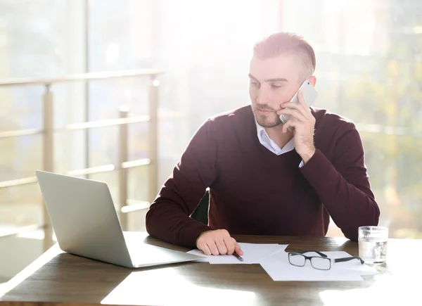 Anwalt Arbeitet Mit Laptop Büro — Stockfoto