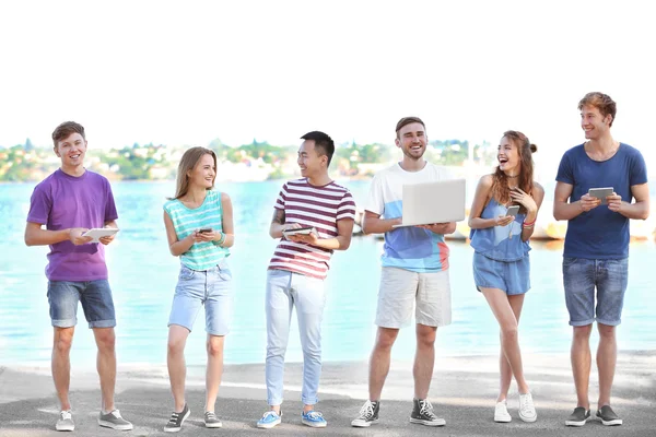 Young people with gadgets — Stock Photo, Image