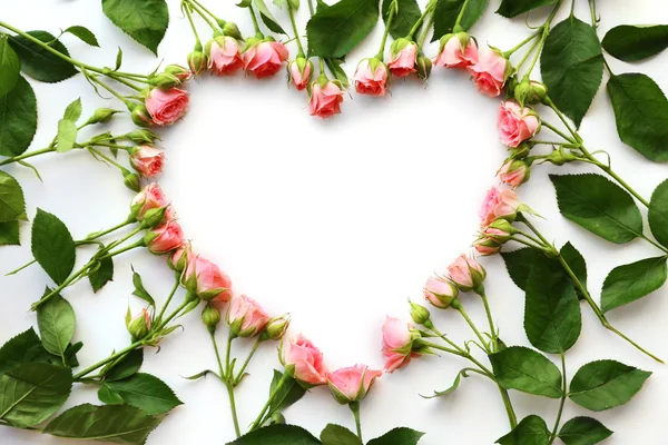 Cadre de coeur fait de belles fleurs — Photo