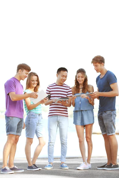 Young people with gadgets — Stock Photo, Image