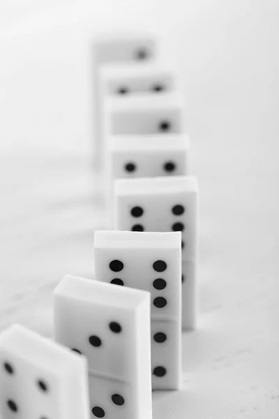 Linha de dominós de pé — Fotografia de Stock