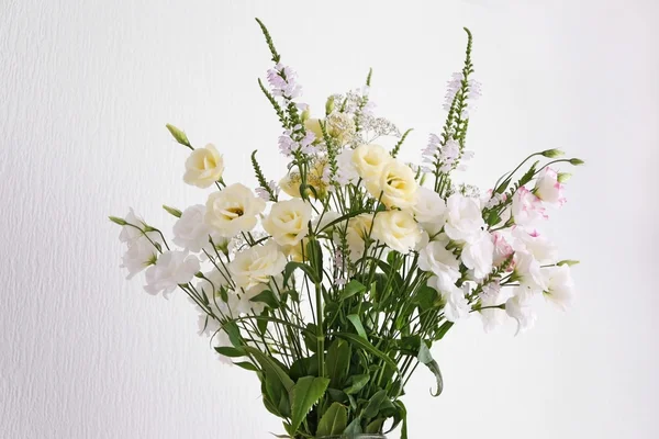 Vakker blomsterbukett – stockfoto