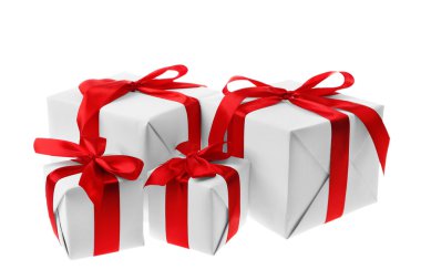 Hediye kutuları izole kırmızı kurdele ile