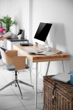 Beyaz arka plan üzerinde yer çalışma