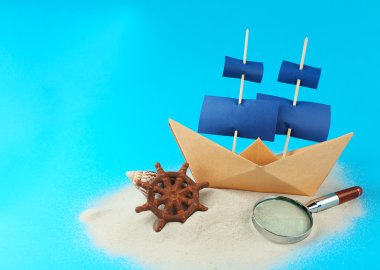 Kağıt tekne ile gemi dümen