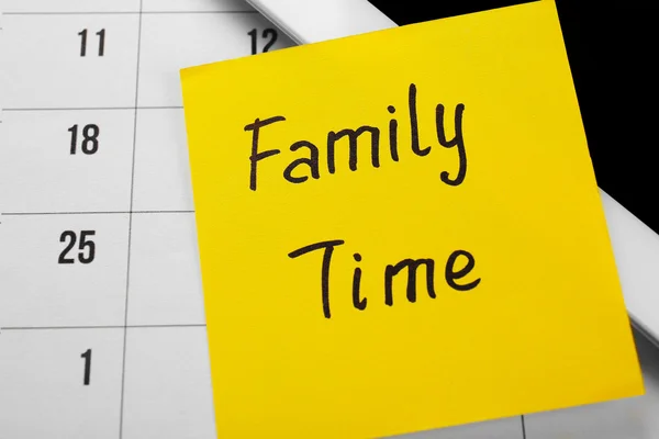 Poznámka: s textem čas strávený s rodinou — Stock fotografie