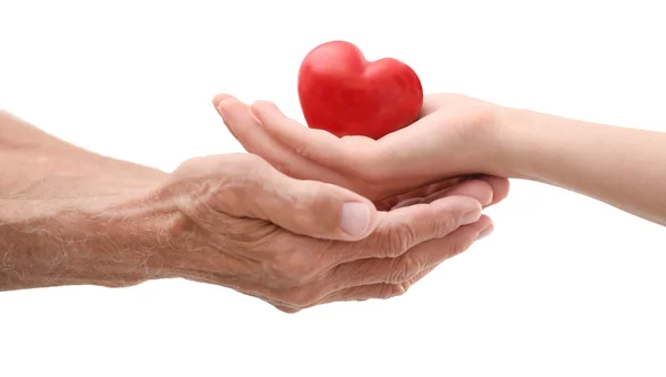 Mannelijke en vrouwelijke handen met hart — Stockfoto