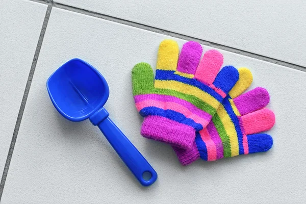 Pala y guantes para niños — Foto de Stock